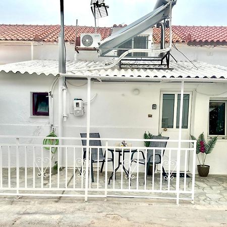 Maria' S Apartment Lavrion Bagian luar foto