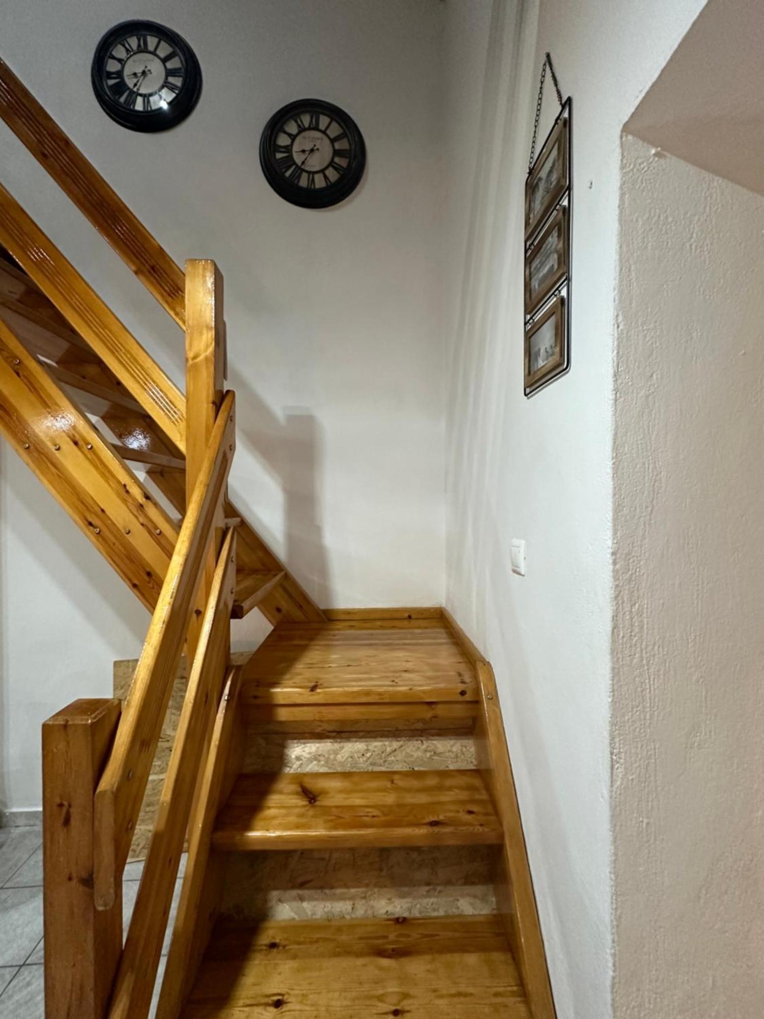 Maria' S Apartment Lavrion Bagian luar foto